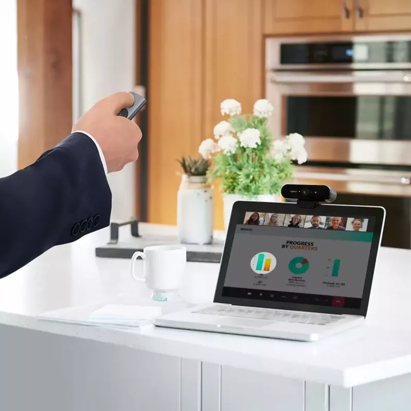 LOGITECH Spotlight esityskaukosäädin – kulta