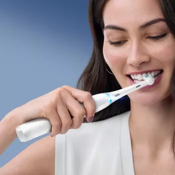 Oral-B iO -sähköhammasharja aikuisille pyörivä hammasharja valkoinen