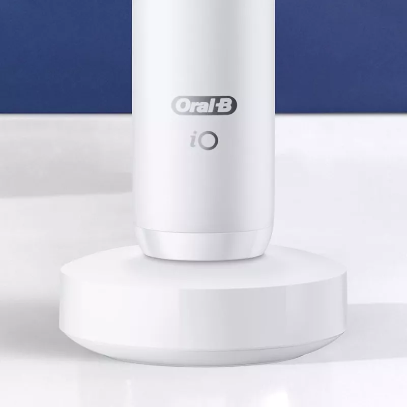 Oral-B iO -sähköhammasharja aikuisille pyörivä hammasharja valkoinen