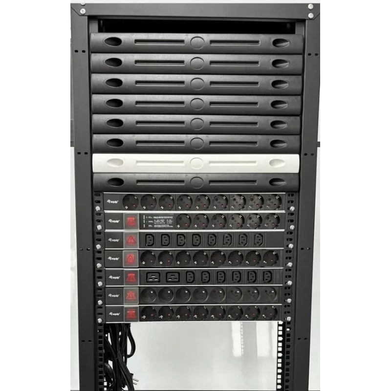 Equip 333319 virranjakoyksikkö (PDU) 6 AC-lähtöä 1U musta