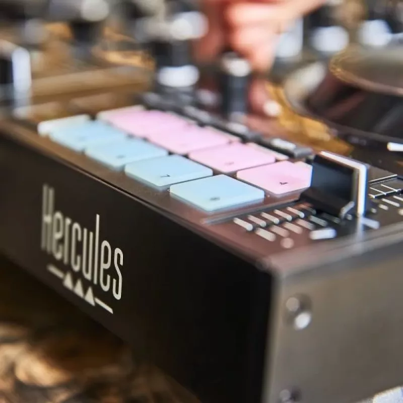 Hercules Inpulse 500 Digital Vinyl System (DVS) skrätseri musta