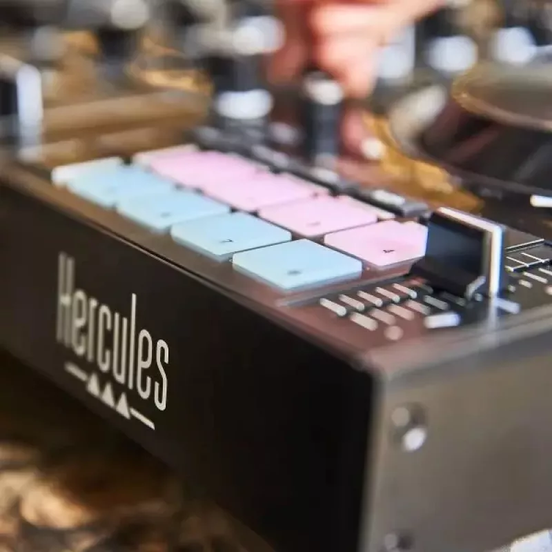 Hercules Inpulse 500 Digital Vinyl System (DVS) skrätseri musta