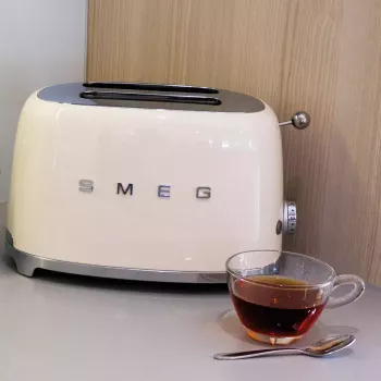 Leivänpaahdin Smeg TSF01CREU kerma 2 viipaletta