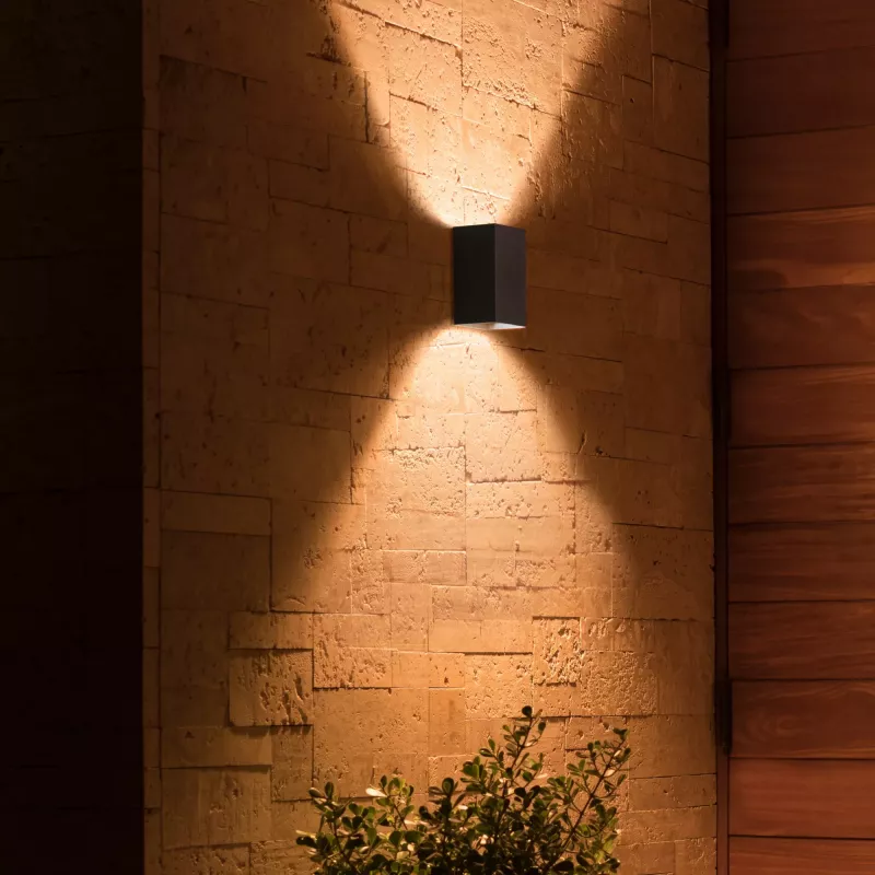 Philips Hue White and colour ambience Resonate Outdoor seinävalaisin