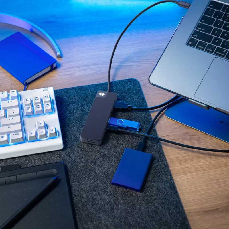TARGUS Hyperdrive Flex 8-porttinen USB-C-keskitin (musta)