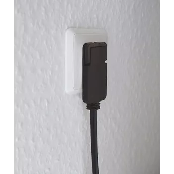 BRENNENSTUHL lyhyt jatkojohto kulmikkaalla litteällä pistokkeella 2 m