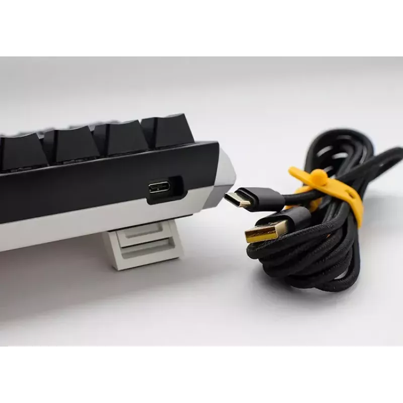 Ducky One 3 Classic Mini näppäimistö pelikäyttöön USB saksa musta valkoinen
