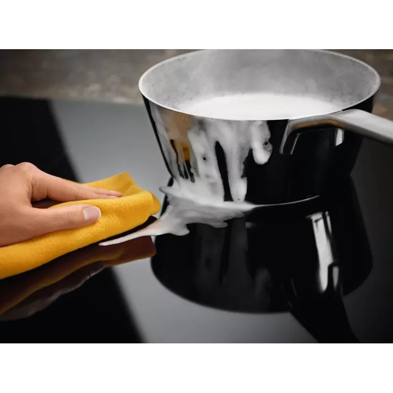 Electrolux EIS62443 musta kalusteisiin asennettava 60 cm vyöhykeinduktioliesi 4 vyöhykettä