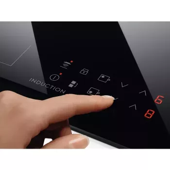Electrolux LIL61434C musta kalusteisiin asennettava 59 cm vyöhykeinduktioliesi 4 vyöhykettä