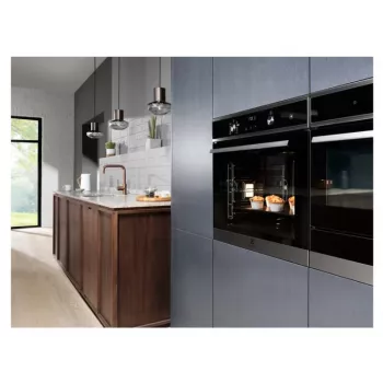 Kalusteisiin asennettava sähköuuni Electrolux EOD4P57H — 72 l, pyrolyyttinen itsepuhdistus, höyry ja kiertoilma, grilli 2300W, musta