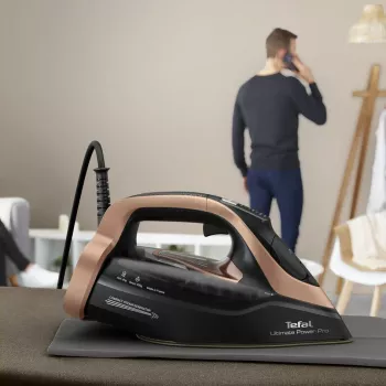 Tefal Ultimate Power Pro FV9E50 kuiva- ja höyrysilitysrauta Durilium AirGlide Autoclean -silityspohja 3200 W musta, kupari