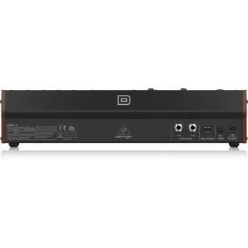 Syntetisaattori Behringer Model D musta kotelon väri musta virtalähde DC AC