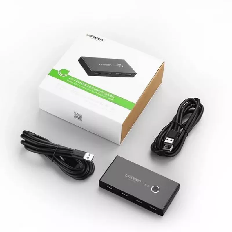 Ugreen 30767 USB 2.0 -kytkinlaite, 4 porttia, 1,5 m USB-kaapelit, musta