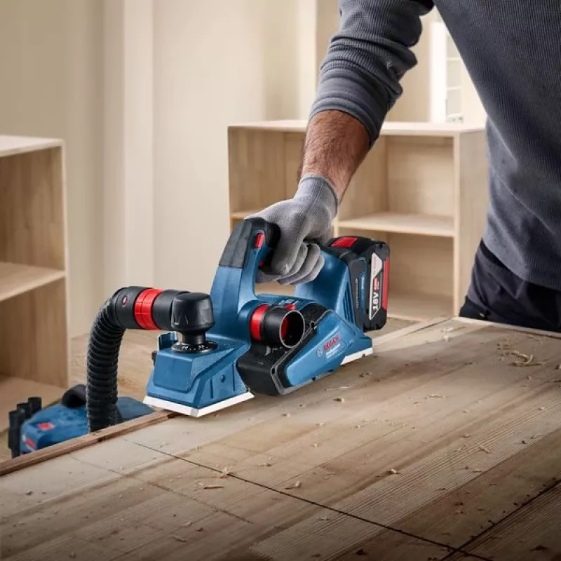 Bosch GHO 185-LI musta, sininen 14000 RPM