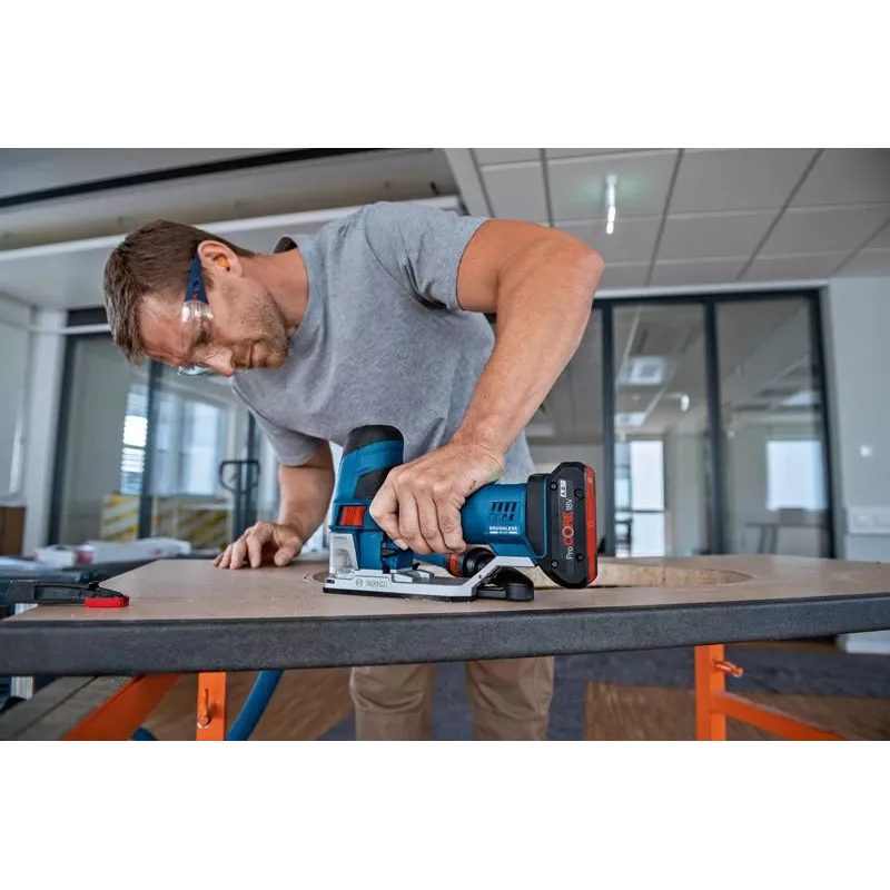 Bosch 0 615 990 N36 sähkötyökalujen yhdistelmäsarja akku