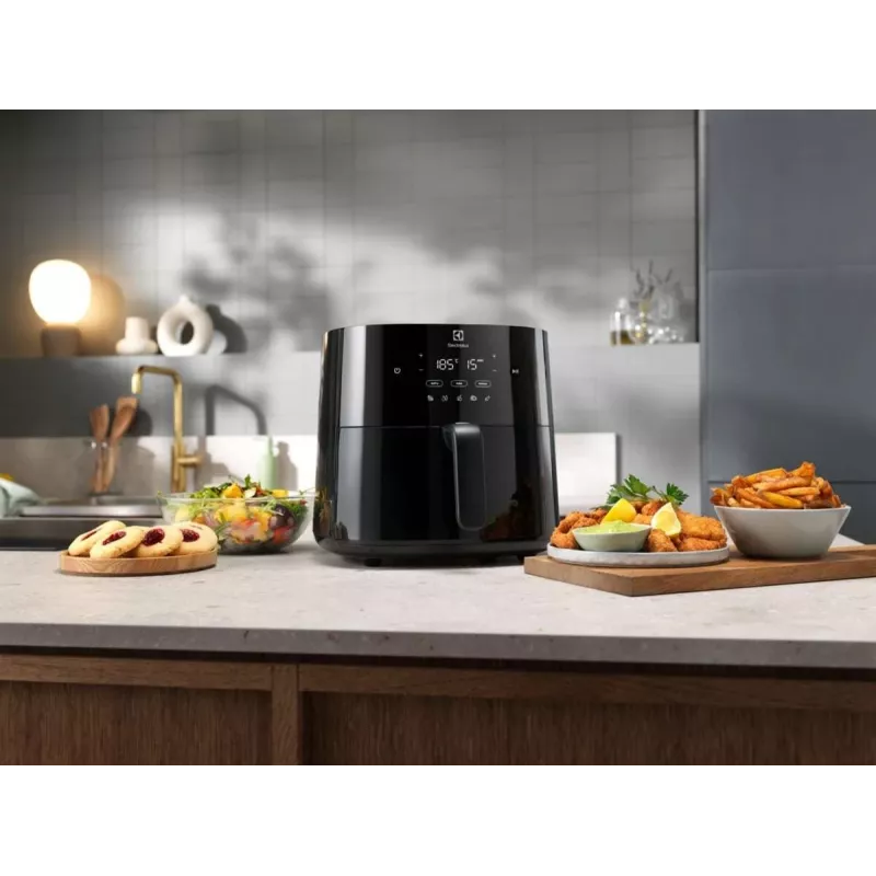 Kiertoilmakypsennin Electrolux EAF5B — 5 l, 1500 W, jopa 200 °C, 8 ohjelmaa, kosketusohjaus, LED-näyttö