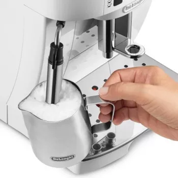 Yhdistelmäespressokone De’Longhi Magnifica S ECAM 21.117.B 1,8 l vesisäiliö, 250 g papusäiliö, 15 bar