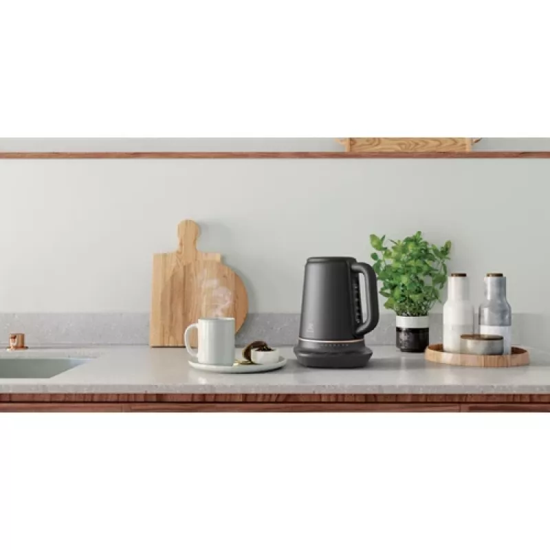 Electrolux E7K16BP vedenkeitin 1,7 l 2400 W musta, kupari
