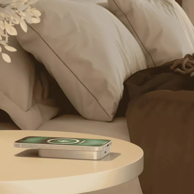 ZENS varavirtalähde ohut Qi2 Al 10000mah valkoinen
