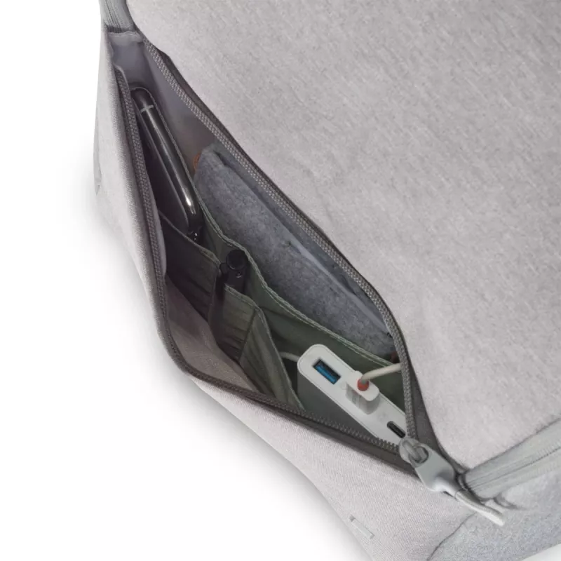 DICOTA Backpack Eco Motion – 13-15,6 tuuman kannettavan tietokoneen reppu – vaaleanharmaa / 600d Rpe polyesteri