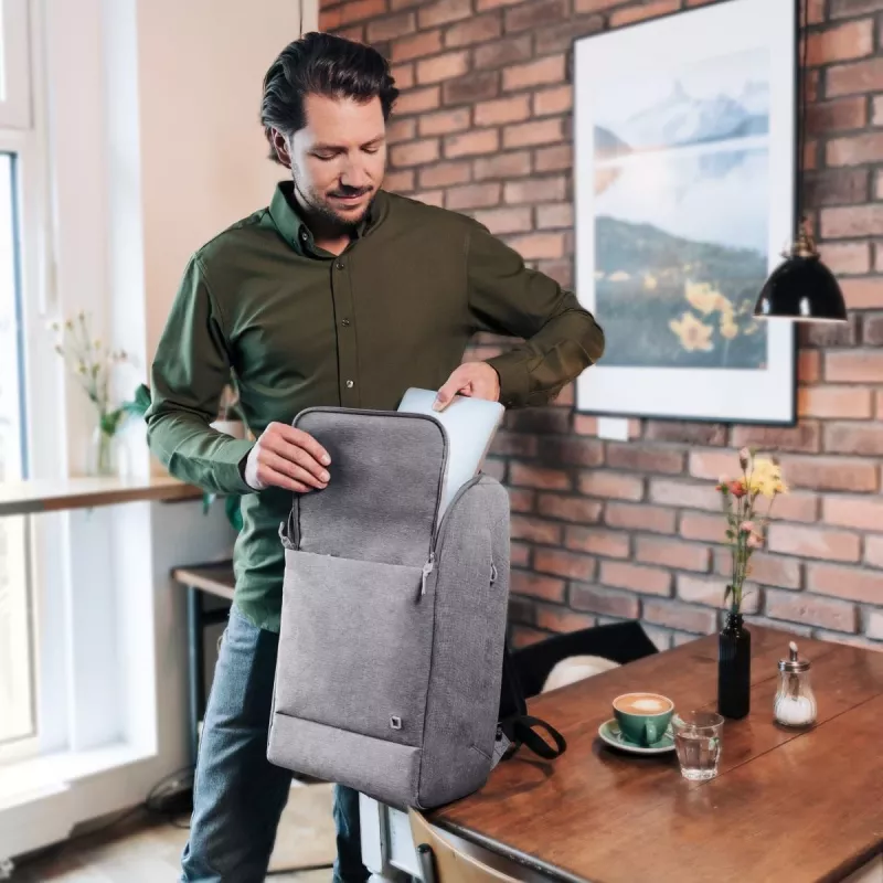 DICOTA Backpack Eco Motion – 13-15,6 tuuman kannettavan tietokoneen reppu – vaaleanharmaa / 600d Rpe polyesteri