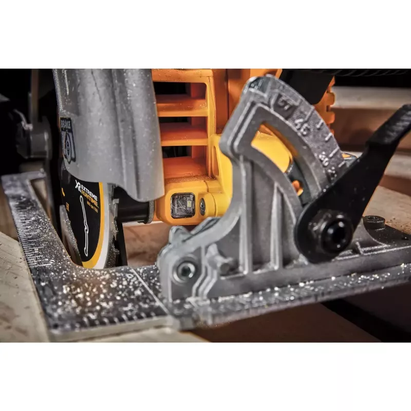 Kannettava pyörösaha DeWALT DCS573NT-XJ