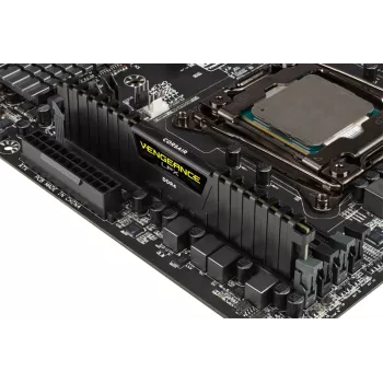 CORSAIR muisti 32GB DDR4 2666MHz kit 4 DIMM C16 Vengeance Low Profilex muistisarja