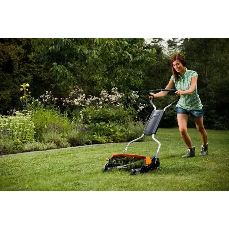 Fiskars StaySharp Max 113880 käsikäyttöinen kelaleikkuri, leikkuuleveys 46 cm, leikkuukorkeus 25–100 mm, musta/oranssi