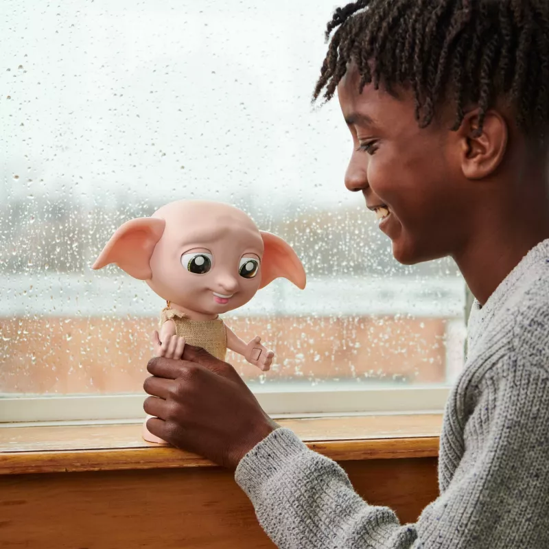 Interaktiivinen lelu Wizarding World Harry Potter Dobby puhetoiminto AAA monivärinen