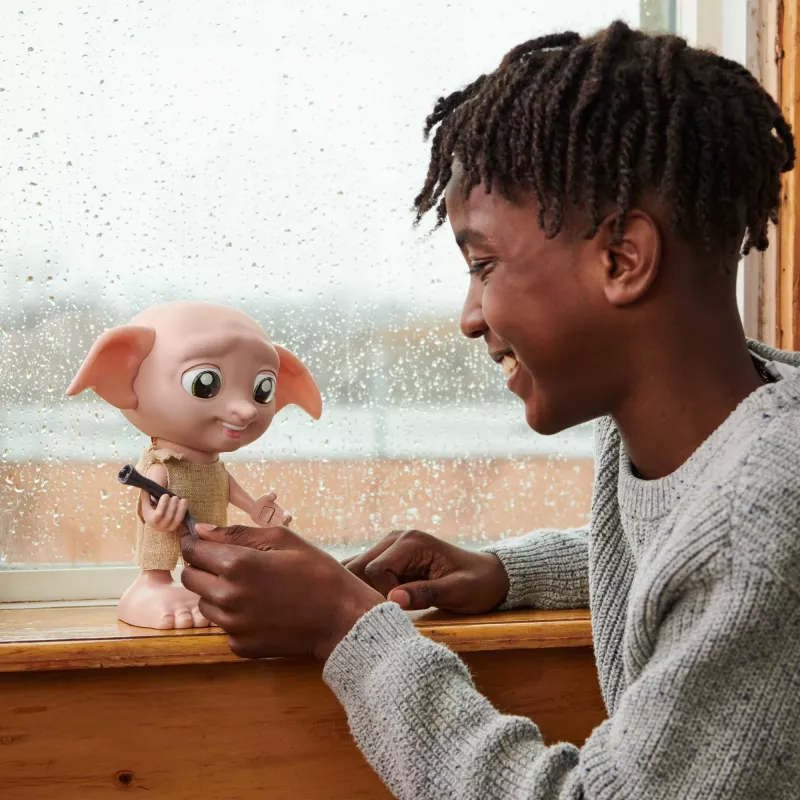 Interaktiivinen lelu Wizarding World Harry Potter Dobby puhetoiminto AAA monivärinen