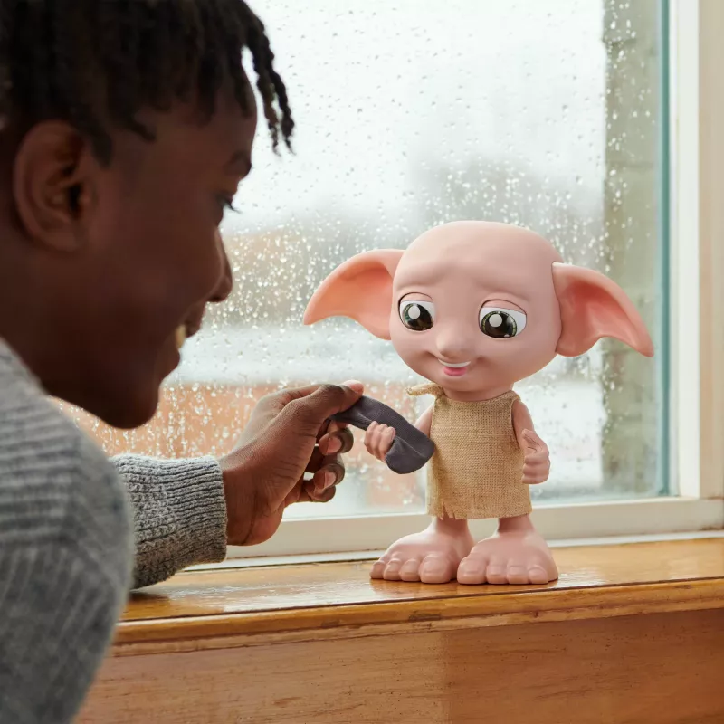 Interaktiivinen lelu Wizarding World Harry Potter Dobby puhetoiminto AAA monivärinen