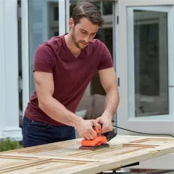 Epäkeskohiomakone Black & Decker BEW220