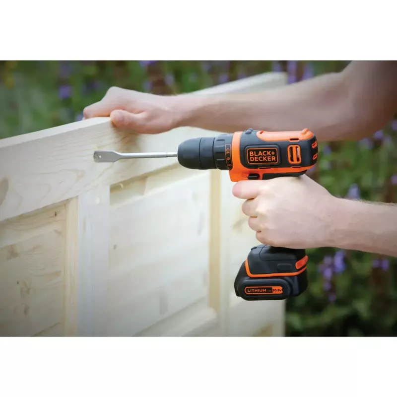 Pistoolikahvaruuvinväännin Black & Decker BDCDD12-QW, pikaistukka, 1,5 Ah