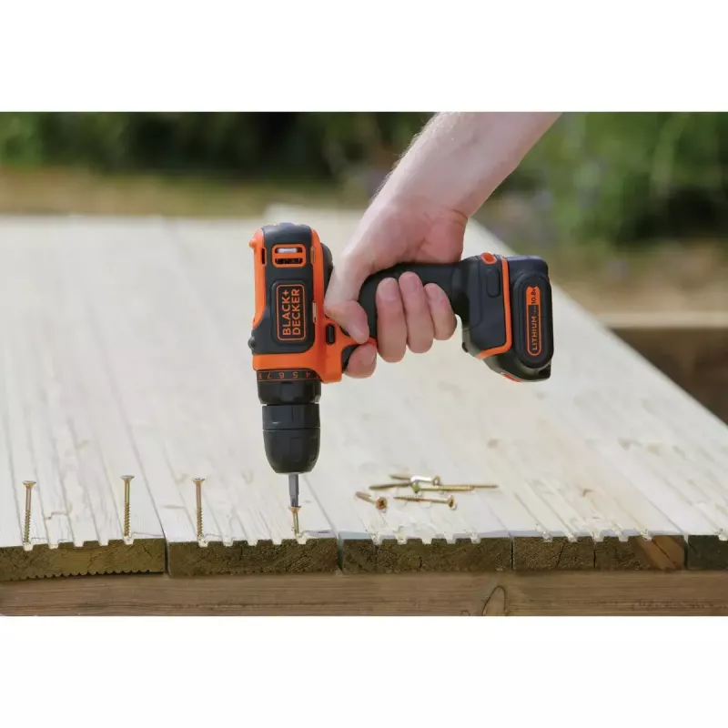 Pistoolikahvaruuvinväännin Black & Decker BDCDD12-QW, pikaistukka, 1,5 Ah