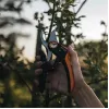 Puutarhasakset Fiskars Plus PowerLever P721 — ohileikkaava saksi oksille ja varsille