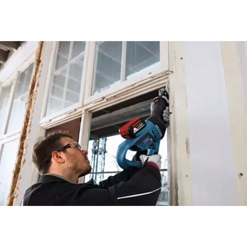 Bosch GSA 18V-32 Professional akkukäyttöinen puukkosaha, 18 V, 32 mm iskunpituus, ilman akkua ja laturia, kotelossa, sininen/musta