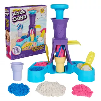 Kinetic Sand, Soft Serve Station, Easter Basket Stuffers, sisältää 14 oz muovailtavaa leikkihiekkaa (3 väriä), 2 vohvelia ja 2 työkalua