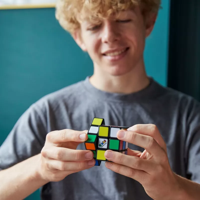 3x3 Rubik's Cube taikakuutio Spin Masterilta — alkuperäinen 3x3, suositus yli 8-vuotiaille