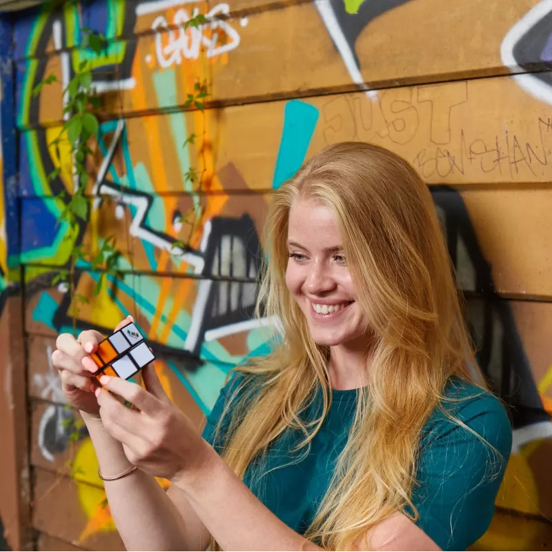 Rubik's Mini 2x2, 2x2 klassinen värien yhdistelypulma, taskukoko, haastava lelu, pakkaus voi vaihdella