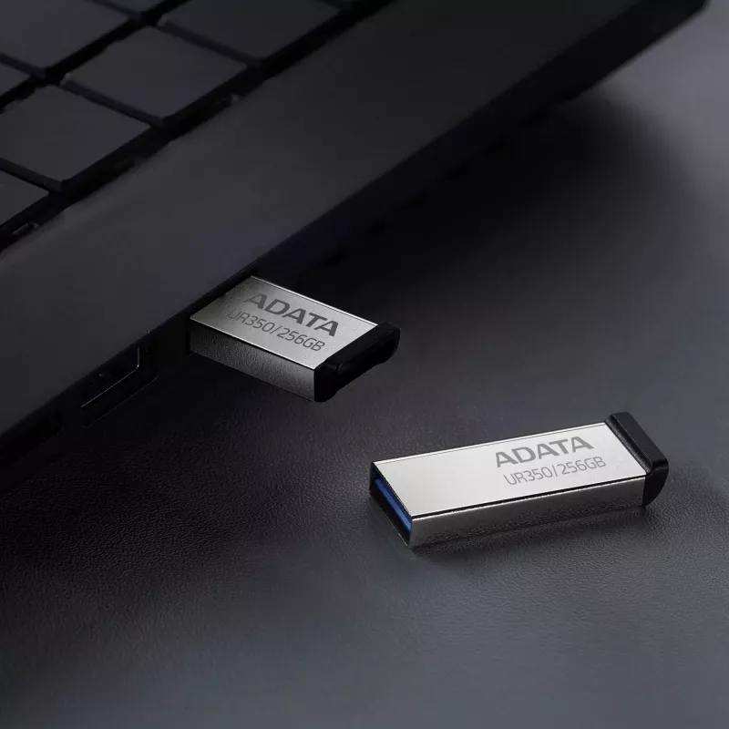 ADATA UR350 USB-muistitikku 256 GB USB Type-A 3.2 Gen 1 (3.1 Gen 1) musta, hopea
