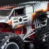 Monster Jam, Marvel virallinen Iron Man vs. War Machine painetut monsteriautot, mittakaava 1:64, lelu pojille ja tytöille 3 vuotta ja vanhemmille