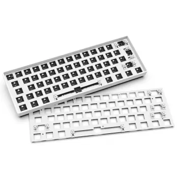 Kompakti 60 % langallinen näppäimistö Sharkoon SKILLER SGK50 S4 — QWERTZ-asettelu, RGB-valaistus, USB, 1,5 m kaapeli, valkoinen