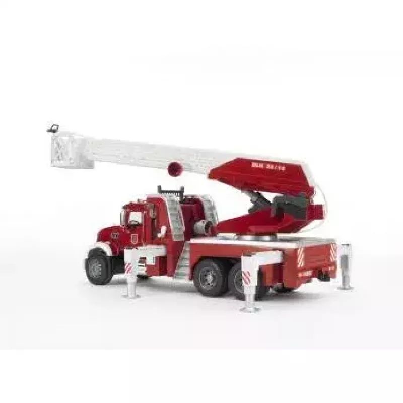 Paloauto BRUDER MACK Granite vesipumpulla