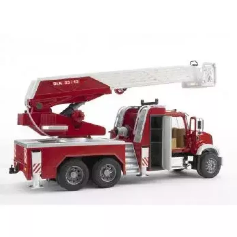 Paloauto BRUDER MACK Granite vesipumpulla