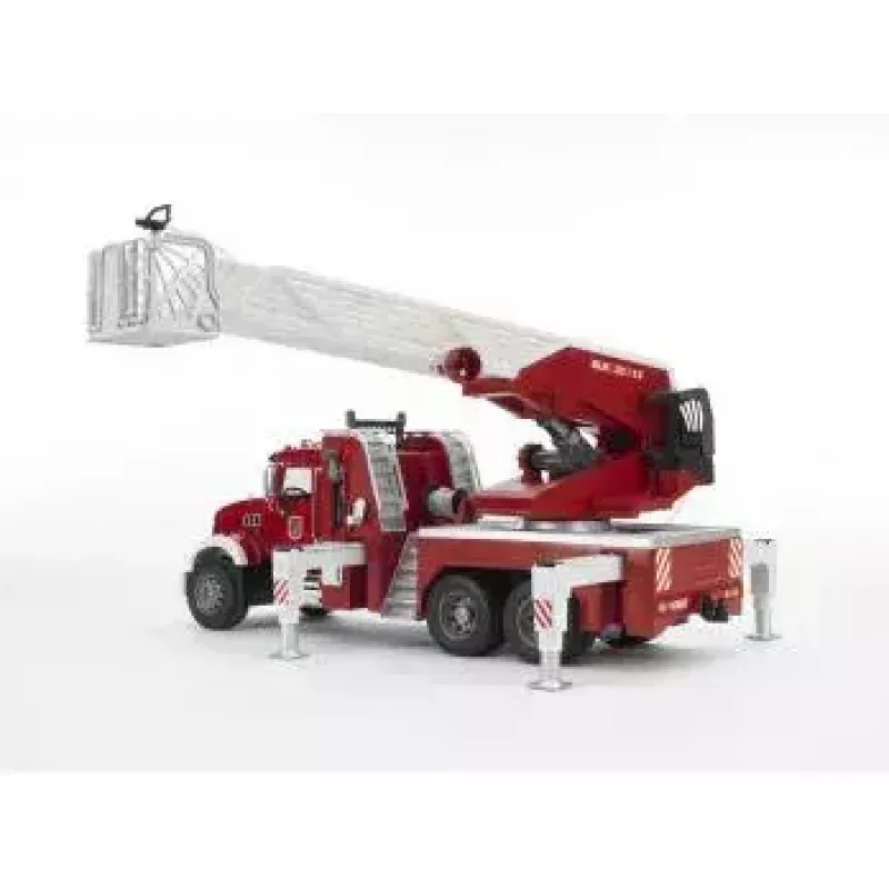 Paloauto BRUDER MACK Granite vesipumpulla
