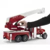 Paloauto BRUDER MACK Granite vesipumpulla