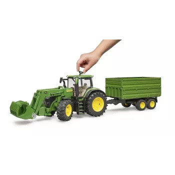 Traktori BRUDER John Deere 7R 350 etukuormaajalla ja tandemakseliperävaunulla, muovi, 3 vuodesta