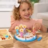 Melissa & Doug syntymäpäiväkakku – puiset leikkiruoat sekoituskoristeilla ja 7 kynttilällä