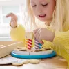 Melissa & Doug syntymäpäiväkakku – puiset leikkiruoat sekoituskoristeilla ja 7 kynttilällä