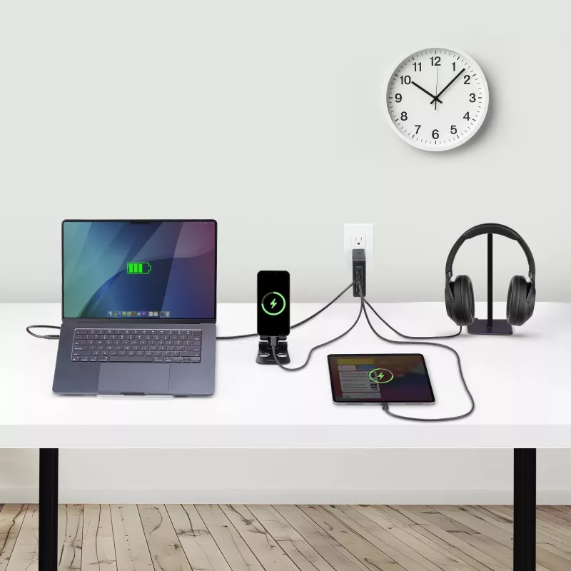 StarTech.com 140W USB-C seinälaturi, 3x USB-C/1x USB-A, PD 3.1 kansainvälinen GaN-virtalähde MacBook/Dell XPS/Inspiron